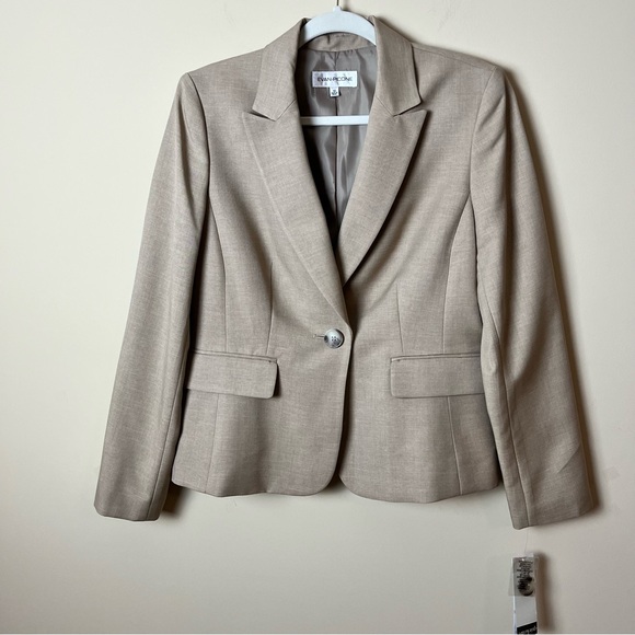 Evan Picone Tan Blazer with Notched Lapels and Tailored Fit - Picture 2 of 7